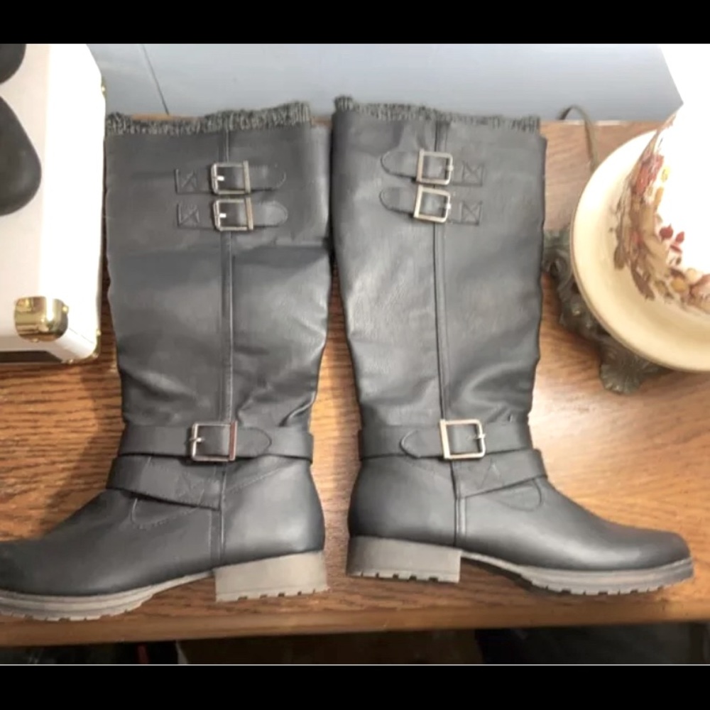 Women’s size 10 black boots